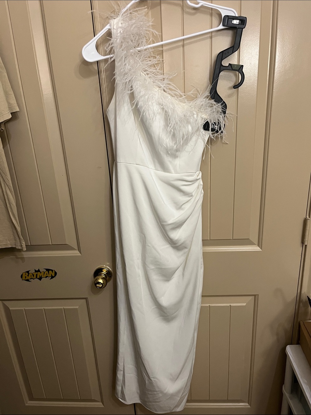 Mac Duggal White One-Shoulder Feather-Trim Dress